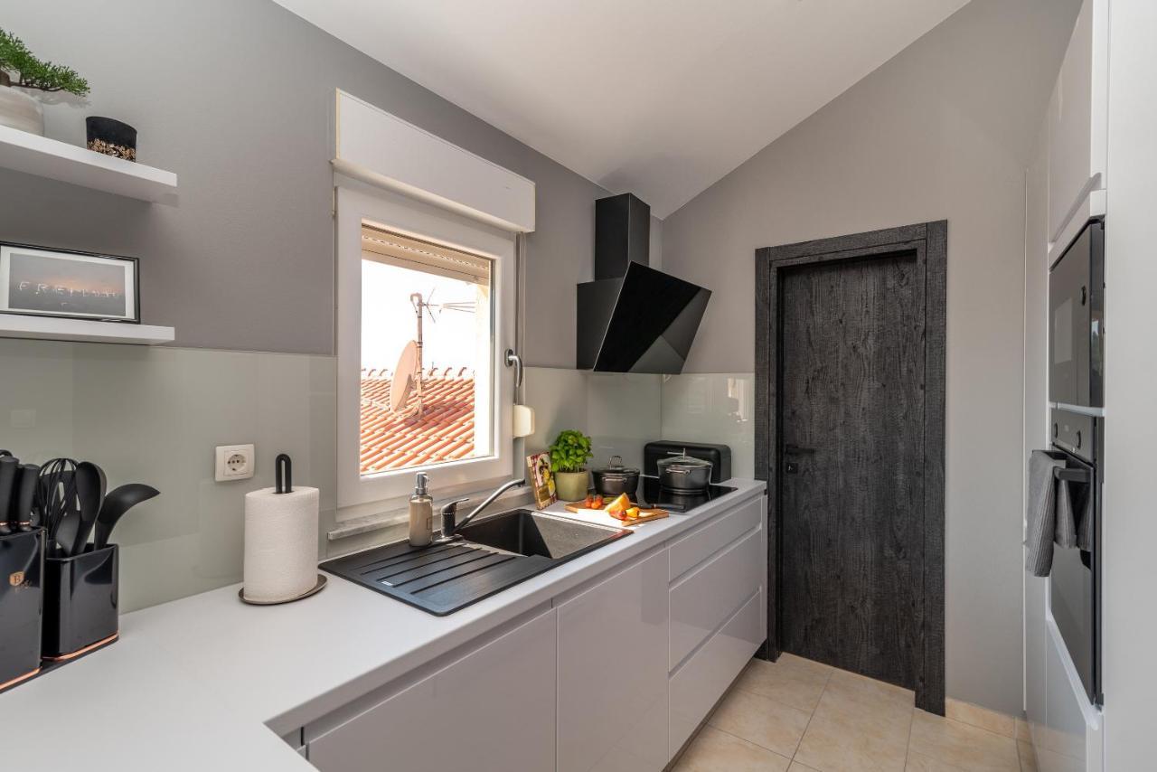 Apartment No. 8 Trogir Bagian luar foto