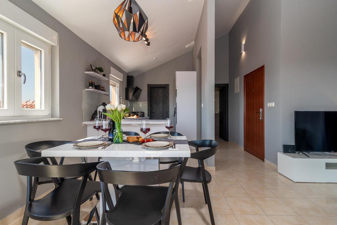 Apartment No. 8 Trogir Bagian luar foto