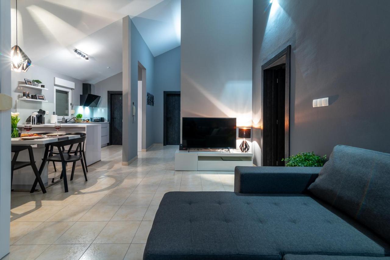 Apartment No. 8 Trogir Bagian luar foto